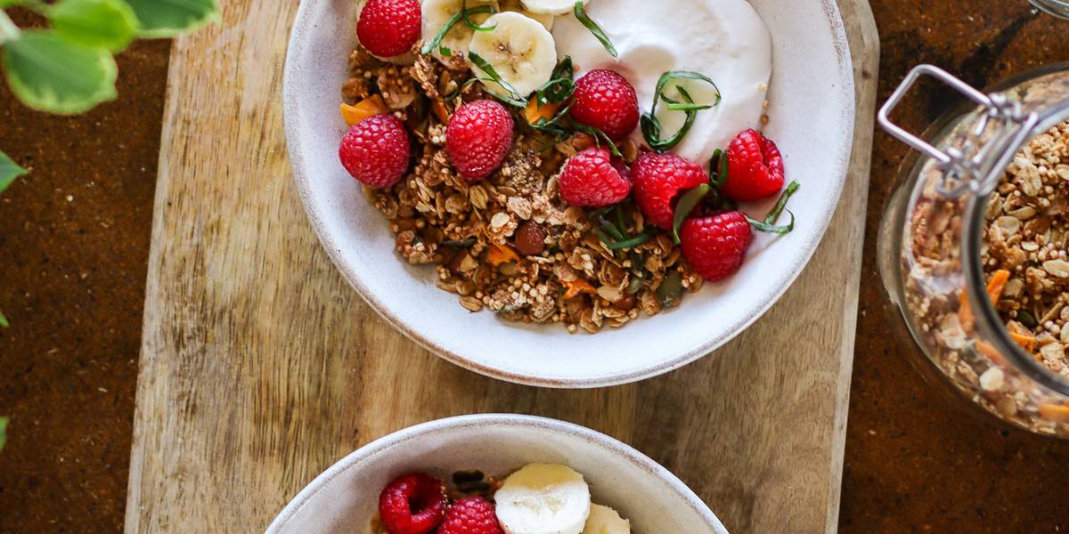 Pick Up Limes Crunchy Almond & Mango Granola