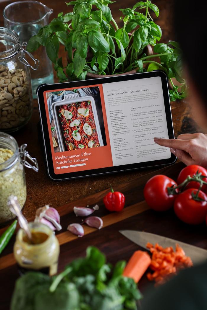 alternate cover image of Plant-Based Pregnancy