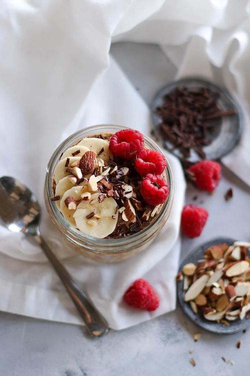 Almond Chocolate Overnight Oats | Pick Up Limes