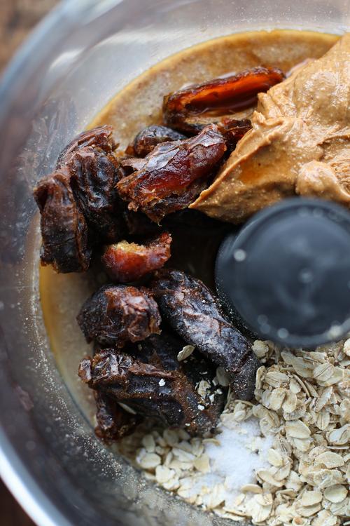 Chewy NoBake Peanut Butter Dark Chocolate Oat Bars Pick Up Limes