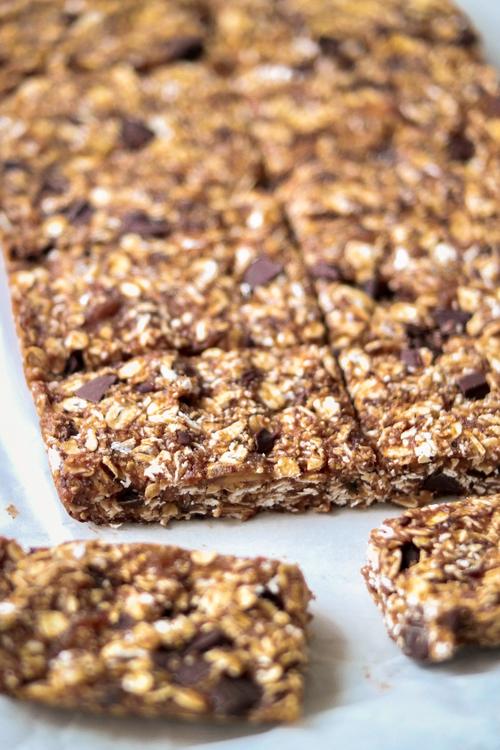 Chewy NoBake Peanut Butter Dark Chocolate Oat Bars Pick Up Limes