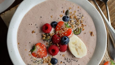 Peanut Butter & Jelly Smoothie Bowl
